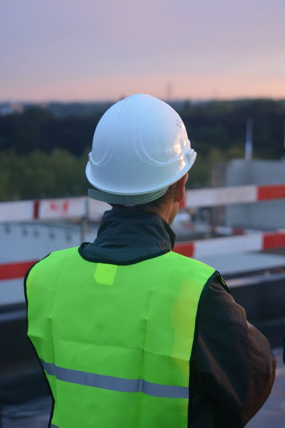 man-people-color-helmet-job-construction-worker-690436-pxhere.com.jpg